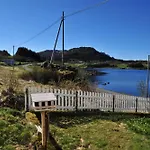 Fredelig Med Naturskjonn Omgivelse, Midt I Lofoten 펜션