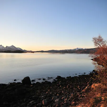 Fredelig Med Naturskjonn Omgivelse, Midt I Lofoten Jerstad