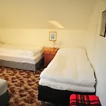 Fredelig Med Naturskjonn Omgivelse, Midt I Lofoten * Jerstad