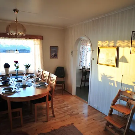 別荘 Fredelig Med Naturskjonn Omgivelse, Midt I Lofoten Jerstad